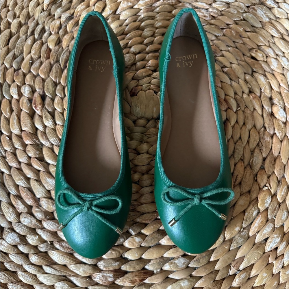 NWT Crown & Ivy Kelly Green Ballet Flats Size 7.5